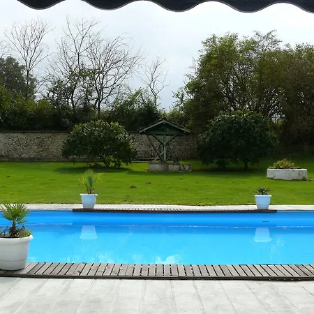 Villa Riverside In With Swimming Pool Liglet